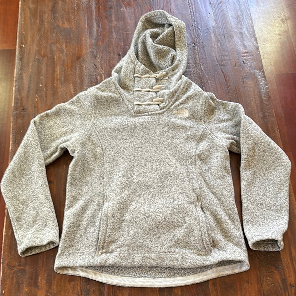 The North Face Heathered Gray Fleece Pullover